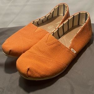 Tom’s Alpargata Women’s size 10 orange very good condition